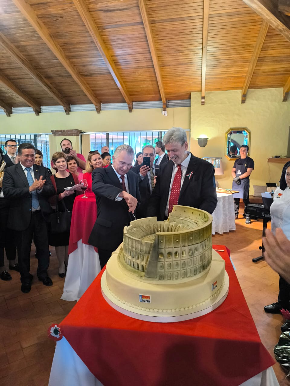 Ministro Arnoldo Andrés Tinoco Ministro Arnoldo Andrés Tinoco